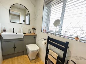 En Suite- click for photo gallery